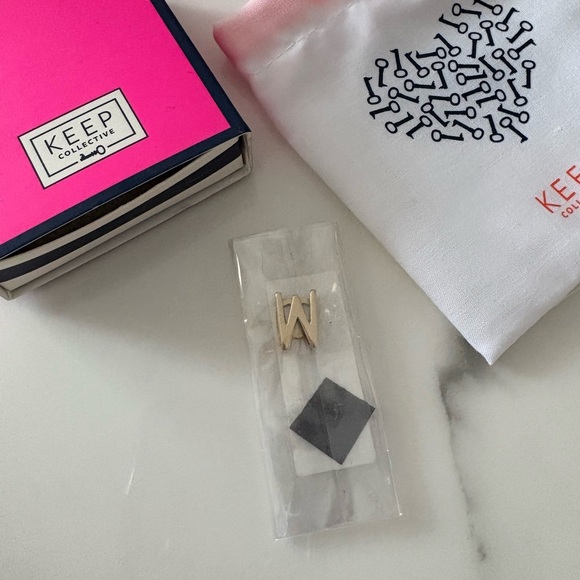 KEEP Collective Jewelry - NWT Keep Collective “W” letter Gold Charm